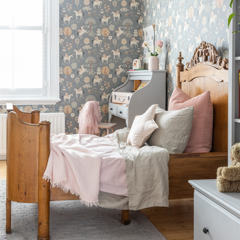 Ingrids-Vintage-Bed-FEATURE-IMAGE - Minty Magazine